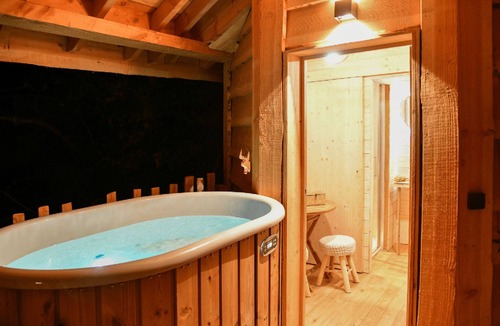 Gillonnay House | Welcome to Domaine des étoiles Unusual accommodations