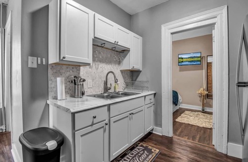 Allentown Apartment | WELCOME to ELMWOOD Ave. A KING BED, Near EVERYTHING!