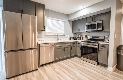 Sunrise Manor House | Welcome to Fabulous Las Vegas! Located minutes away from the Las Vegas Strip
