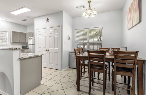 College Station House | Welcome to Howdy on Holleman - Walk to Kyle Field