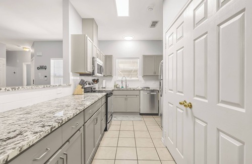 College Station House | Welcome to Howdy on Holleman - Walk to Kyle Field