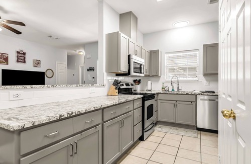 College Station House | Welcome to Howdy on Holleman - Walk to Kyle Field