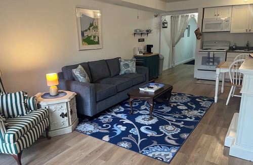 Church Street Apartment | Welcome to Ina’s Guest SuitenGreat location in Fayetteville, Georgia!