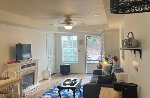 Church Street Apartment | Welcome to Ina’s Guest SuitenGreat location in Fayetteville, Georgia!
