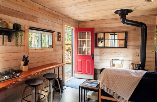 Harvey Cabin | Welcome to Jack Pine Junior the ultimate retreat. Come and relax by the fire.