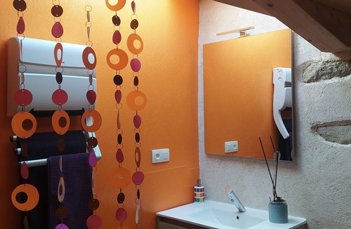Rouffiac-d'Aude Apartment | Welcome to l'atelier, a comfortable loft equipped for a pleasant stay.