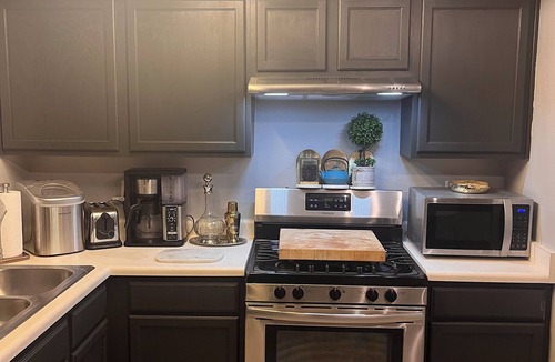 Santa Fe House | Welcome to La Casa de Oro! Enjoy this comfortable 3 bedroom home in Santa Fe!