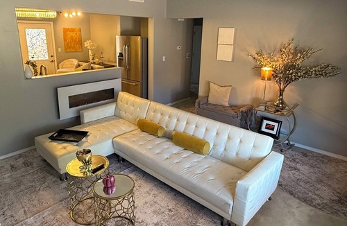 Santa Fe House | Welcome to La Casa de Oro! Enjoy this comfortable 3 bedroom home in Santa Fe!