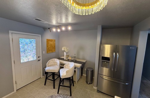 Santa Fe House | Welcome to La Casa de Oro! Enjoy this comfortable 3 bedroom home in Santa Fe!