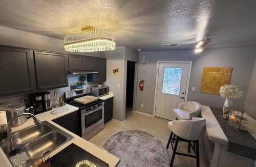 Santa Fe House | Welcome to La Casa de Oro! Enjoy this comfortable 3 bedroom home in Santa Fe!