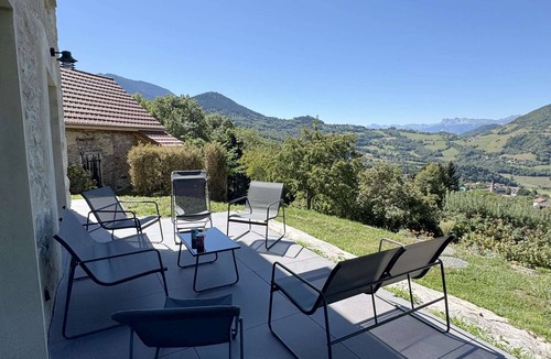 Toiny House | Welcome to La Catiche des Loutres, our family home in the heart of the Belledonne.