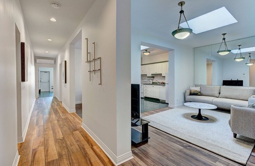 Quartier des Spectacles Apartment | Welcome to le Château Sherbrooke's SkyView Condo.
