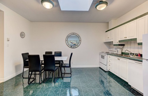 Quartier des Spectacles Apartment | Welcome to le Château Sherbrooke's SkyView Condo.