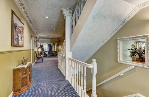 Quartier des Spectacles Apartment | Welcome to le Château Sherbrooke's SkyView Condo.