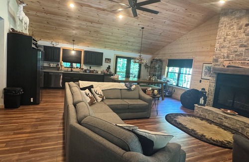 Munson Cabin | Welcome to 'Legacy Lodge',' your ultimate Centre County PA cabin getaway!