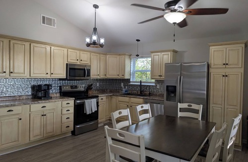 Bullard House | Welcome to Lola’s house! 3bed 2bath with all the amenities in Bullard.