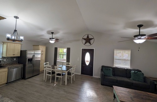 Bullard House | Welcome to Lola’s house! 3bed 2bath with all the amenities in Bullard.