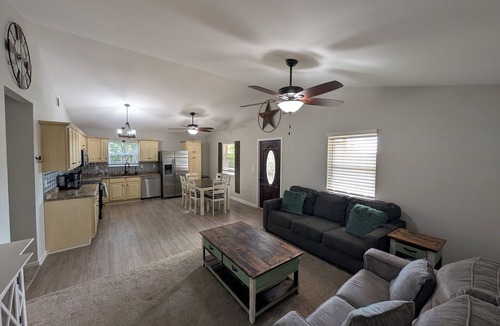 Bullard House | Welcome to Lola’s house! 3bed 2bath with all the amenities in Bullard.