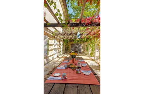 Vallerargues House | Welcome to Mas Cabanne, where tranquillity meets traditional French elegance.