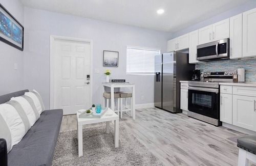 Hollywood Apartment | Welcome to Maya's Blue Lagoon Luxury Suite