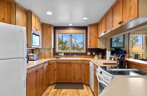 Whitefish Condo | Welcome to Mountain Harbor Lakeview Cottage, #137
