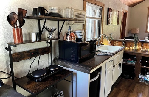 Grants Pass Apartment | Welcome to Mountain Greens Cabin