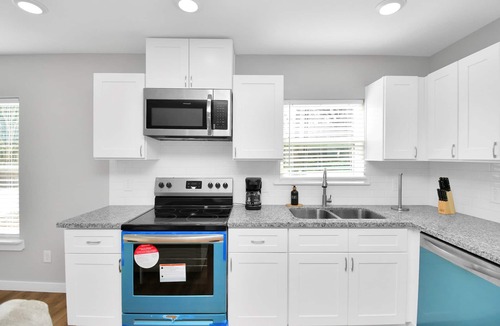 Northeast Houston House | Welcome to our 3BR, 2BA townhouse, perfectly situated close to all you need