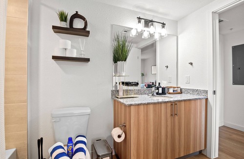 Addicks Apartment | Welcome to our cozy 1-bedroom apartment in the Med District. Lone Star Retreat