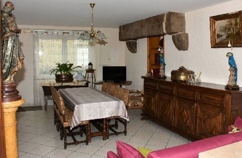 Antrain House | Welcome to our house in the city center, with all shops nearby.