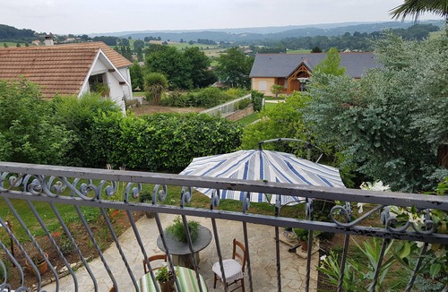 Angos House | Welcome to our house with swimming pool facing south facing the Pyrenees.