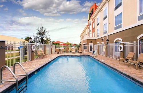Lake Wales House | Welcome to our Lake Wales Hotel in Central Florida, check out our .
