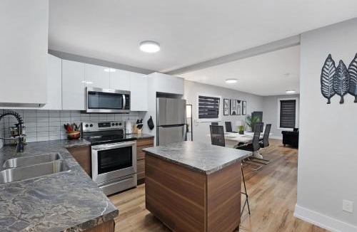 Welland Apartment | Welcome To Our Modern 2Bdrm,1Bth w, Laundry,BBQ
