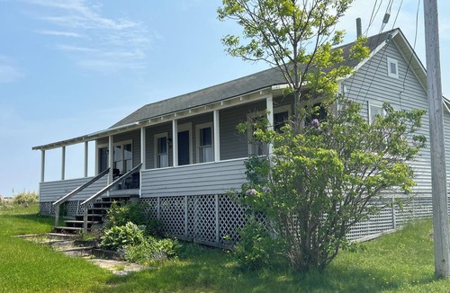 Smiths Cove Cottage | Welcome to our seaside haven.nLarge self sufficent cottage on the shore.