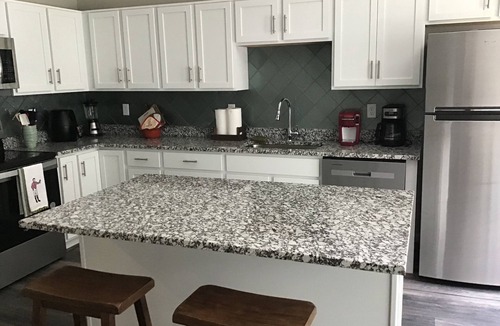 Shelby Park House | Welcome to Papas Place! Cozy bungalow located 3 miles from Churchill Downs!