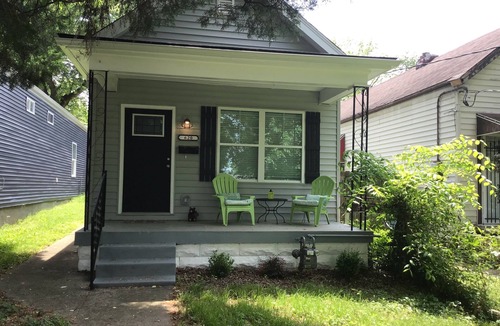 Shelby Park House | Welcome to Papas Place! Cozy bungalow located 3 miles from Churchill Downs!