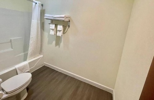 Cuero House | Welcome to Paradise! 4 Exquisite Unit, w/Sun Terrace and laundry facilities