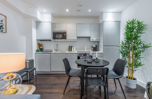 Fulham Broadway Apartment | Welcome to Plotseeker’s Perfect London Old Brompton Apartment
