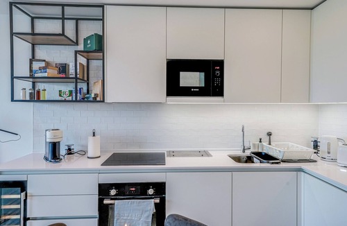 Alperton Apartment | Welcome to Plotseeker’s Central Wembley 2BR | Modern, clean & Connected