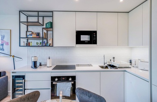 Alperton Apartment | Welcome to Plotseeker’s Central Wembley 2BR | Modern, clean & Connected