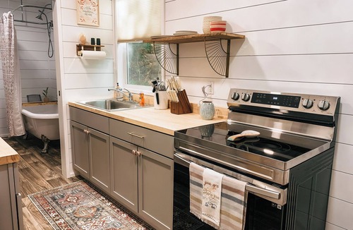 Marietta Cabin | Welcome to Precious Cargo