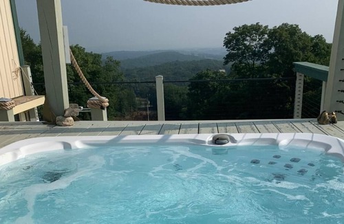 Eureka Springs House | Welcome to Rolling Hills Retreat!