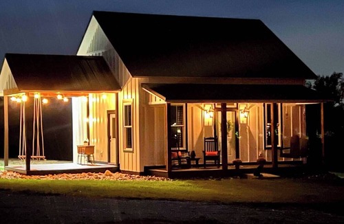 Seneca Cottage | Welcome to Savannah's Cottage, a charming picturesque location nestled in the heart of farming co.