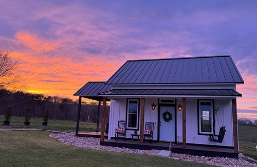 Seneca Cottage | Welcome to Savannah's Cottage, a charming picturesque location nestled in the heart of farming co.