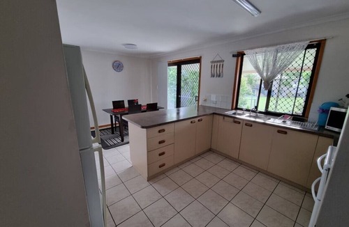 Tin Can Bay House | Welcome to "Seascapes"