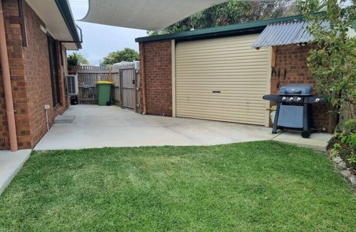 Tin Can Bay House | Welcome to "Seascapes"