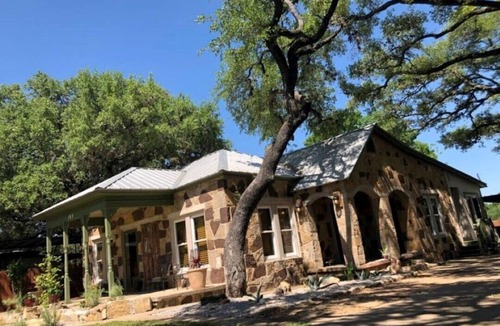 Johnson City House | Welcome to Stone Haus