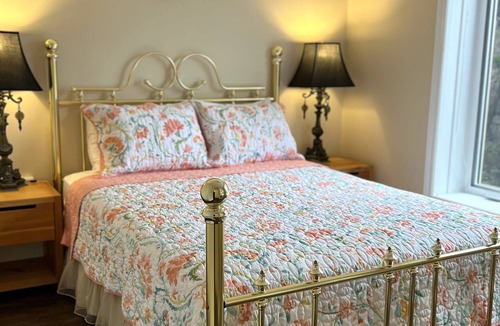 Cressy Apartment | Welcome to Sunset View!