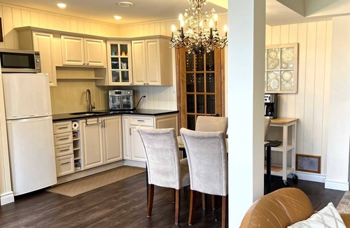 Cressy Apartment | Welcome to Sunset View!