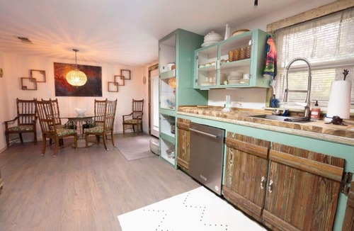 Westminster House | Welcome to Super Frog Cottage!Fully fenced & gated 1.5 acre country get away.