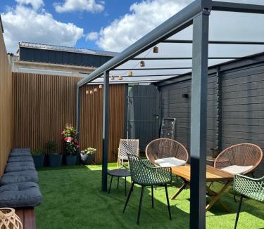 Beauvais Apartment | Welcome to Thai Home!